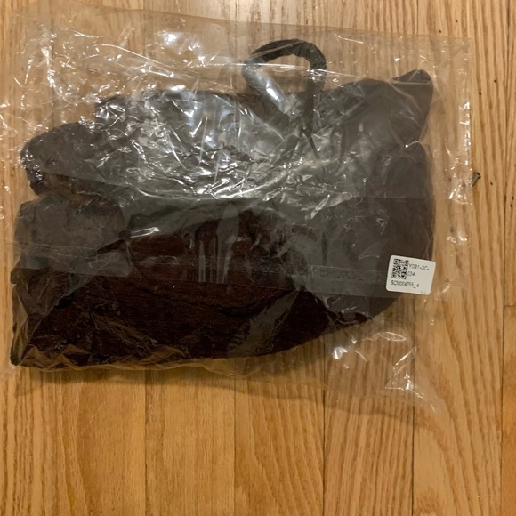 Bellelily lightweight maroon colored Sweater cold shoulders size large - Picture 5 of 5